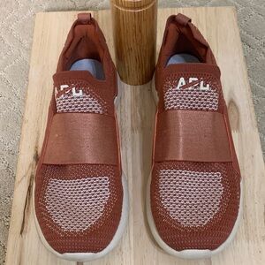 APL Women's TechLoom Bliss Athletic Shoes - Rust Pink and White‎